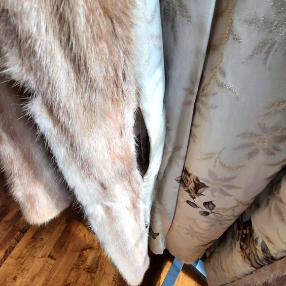 Vintage mink coat, blonde colour, knee length, fur in excellent condition. - Picture 11 of 15